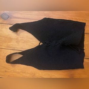 black knitted material tank top